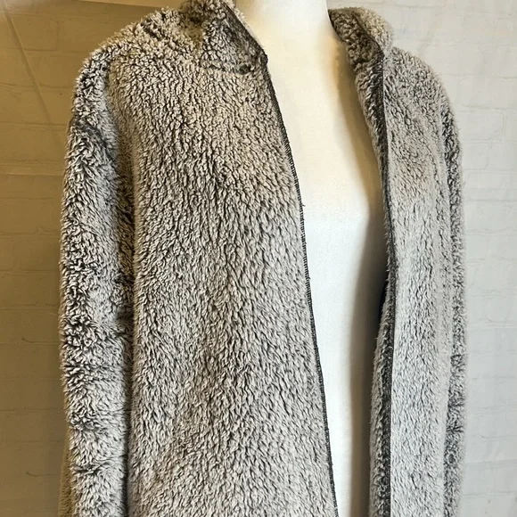 Pink Victoria’s Secret Gray Pocketed Open Fuzzy Coat - Picture 3 of 8